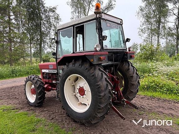 Traktor - International IH, 844 4X4 3 of 5