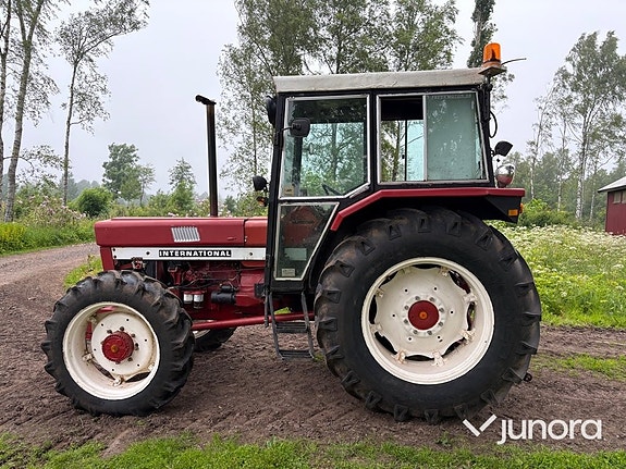 Traktor - International IH, 844 4X4 2 of 5