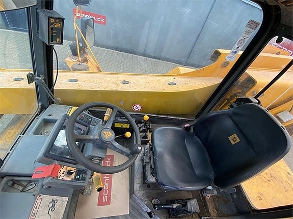 JCB 527-67 3 of 5