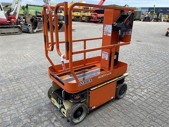 JLG 1230ES 4 of 5