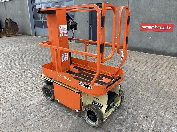 JLG 1230ES 2 of 5