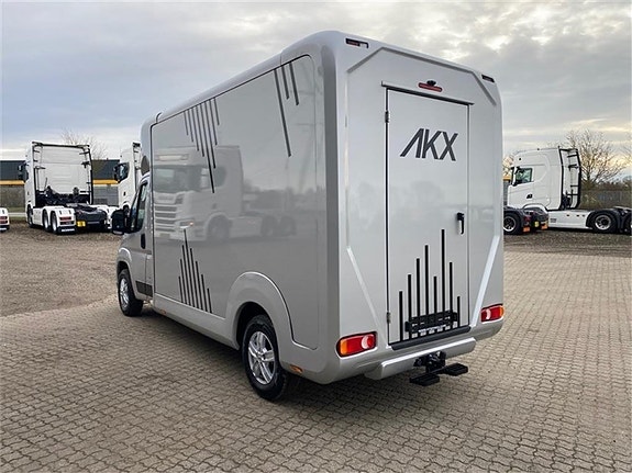 Lösa byggnationer Opel Movano AUT. 3500 kg hästbus 3 of 12