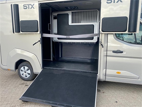 Renault Master AUT. 3500 kg STX Hästbuss 5 of 13