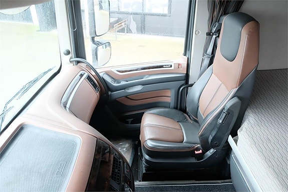 DAF XF530 6x2*4 byggd med JPGS skåp 14 of 14