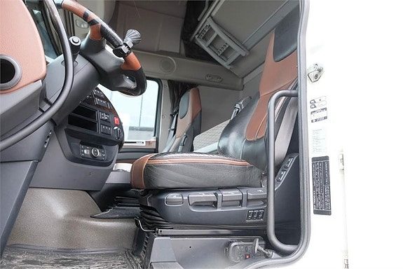 DAF XF530 6x2*4 byggd med JPGS skåp 9 of 14