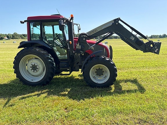 Traktor med Lastare VALTRA A83 Hi-Tech 4 of 5