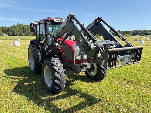 Traktor med Lastare VALTRA A83 Hi-Tech 3 of 5