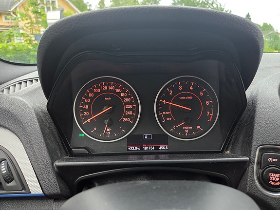 BMW 118i 10 of 12