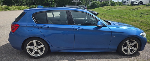 BMW 118i 2 of 5