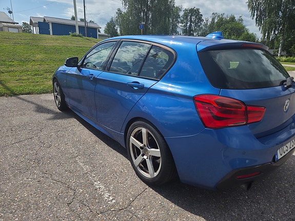 BMW 118i 4 of 5