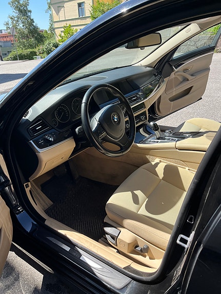 BMW 520d 4 of 5