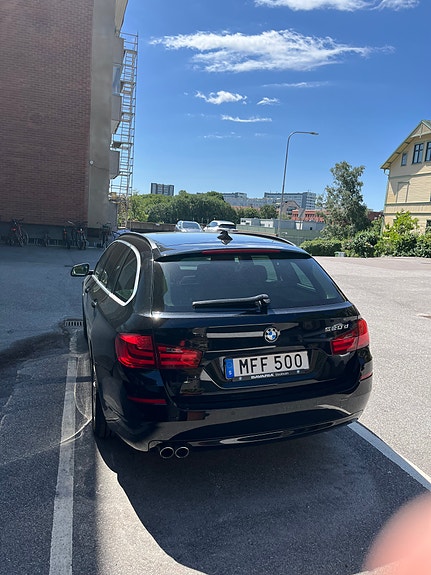 BMW 520d 3 of 5