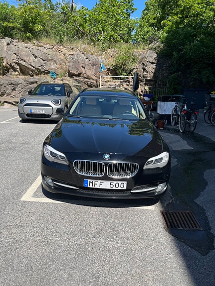 BMW 520d 2 of 5
