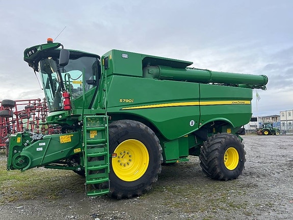 John Deere Tröska S790i 3 of 12