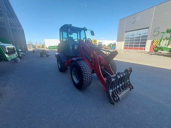 Weidemann 5080 2 of 5