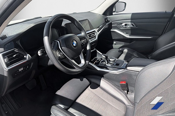 BMW 320d 4 of 5