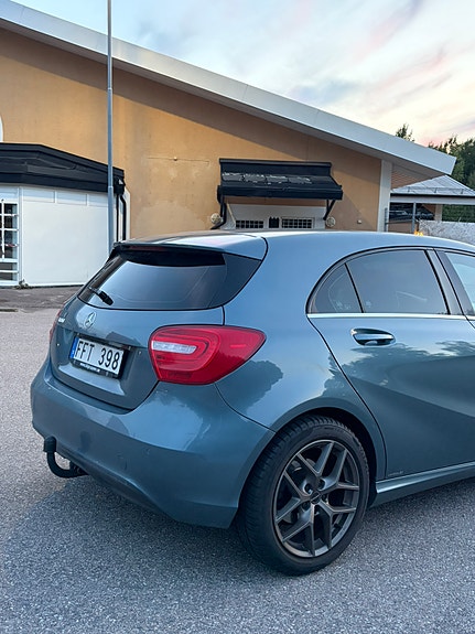 Mercedes-Benz A180 3 of 5