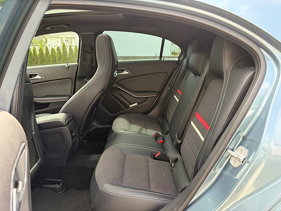Mercedes-Benz A180 7 of 12