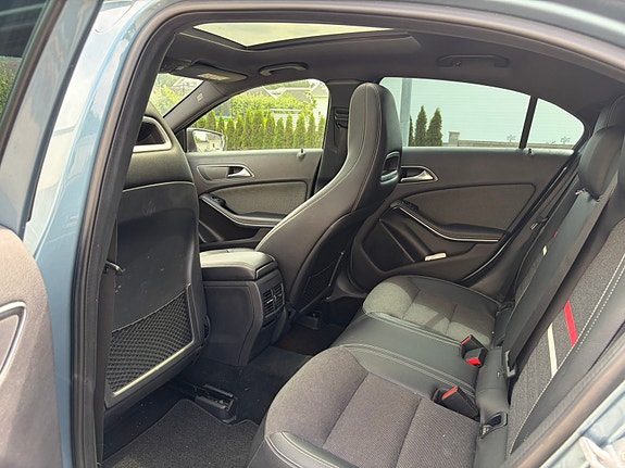 Mercedes-Benz A180 9 of 12