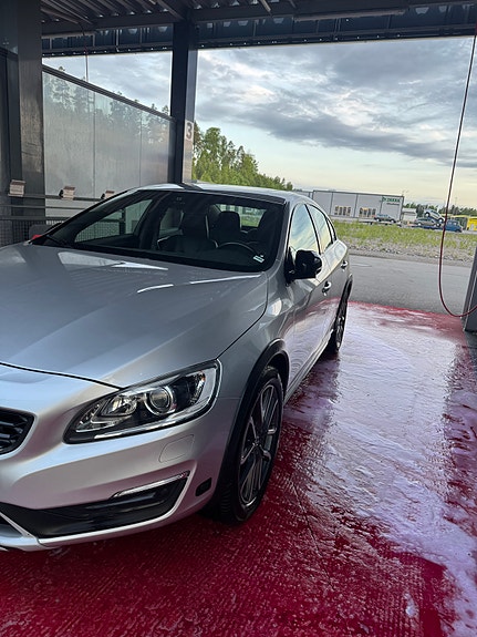 Volvo S60 Cross Country 4 of 5