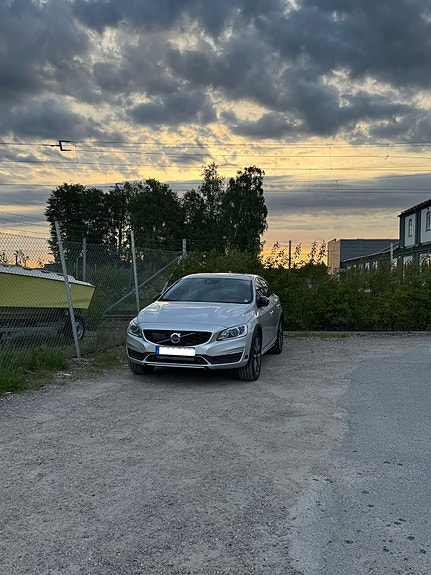 Volvo S60 Cross Country 6 of 12