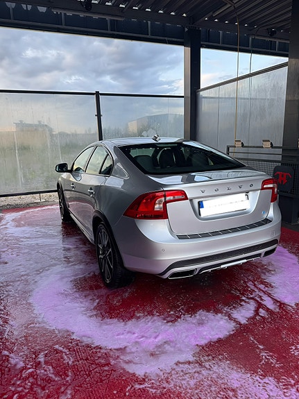 Volvo S60 Cross Country 2 of 5