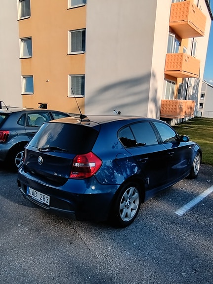 BMW 120i 4 of 5