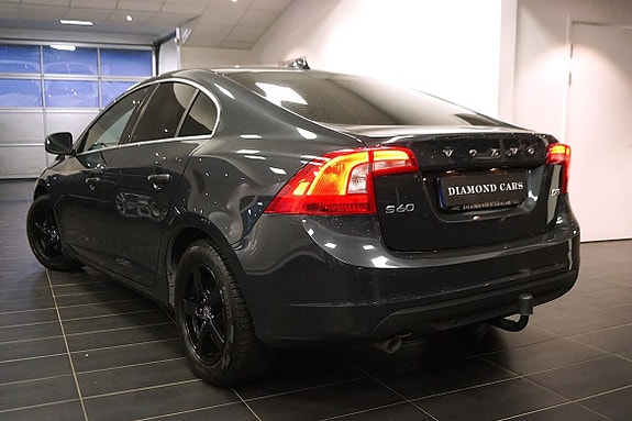Volvo S60 4 of 5
