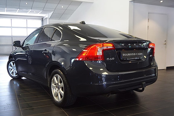 Volvo S60 4 of 5