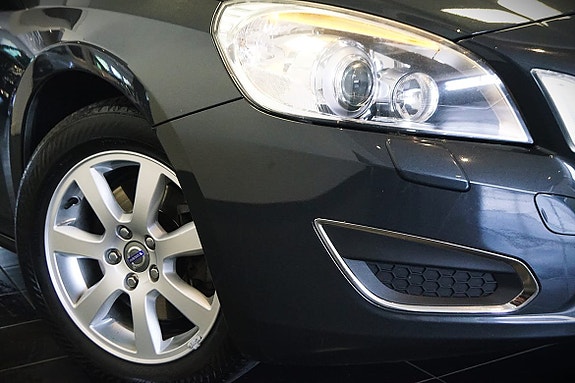 Volvo S60 2 of 5