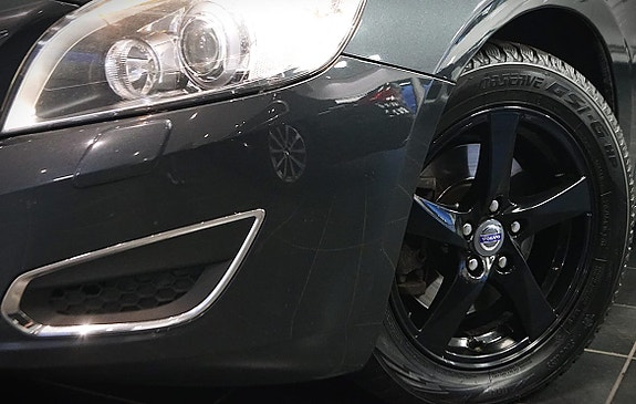 Volvo S60 3 of 5