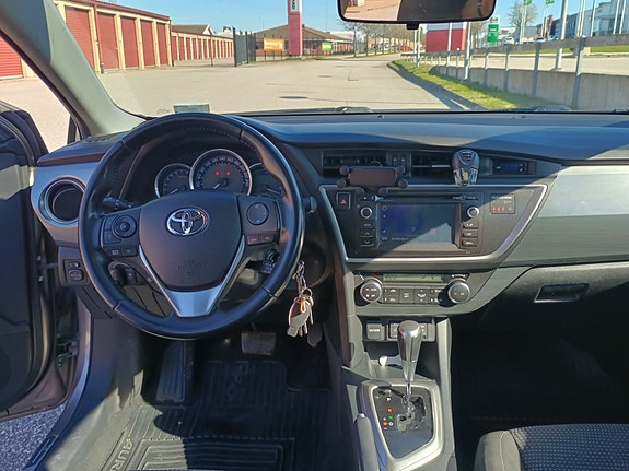 Toyota Auris 4 of 5