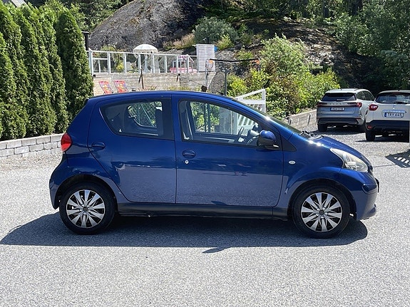 Toyota Aygo 8 of 16