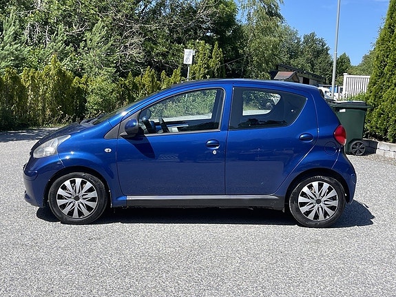 Toyota Aygo 7 of 16