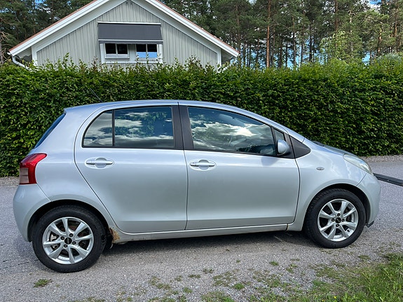 Toyota Yaris 4 of 7