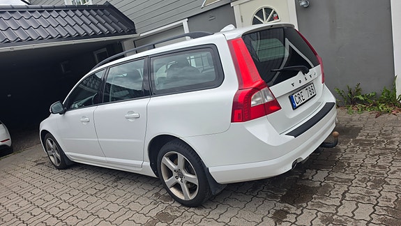 Volvo V70 4 of 5