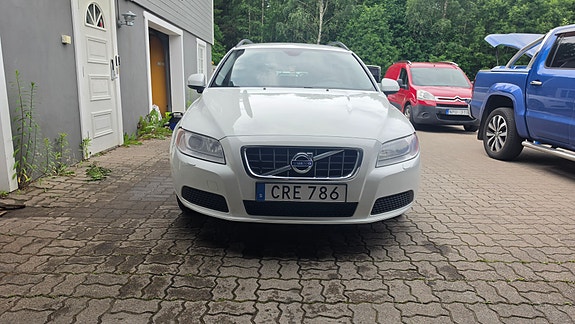Volvo V70 3 of 5