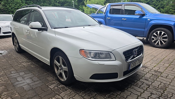 Volvo V70 2 of 5