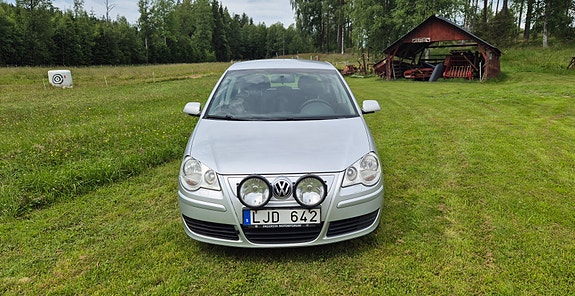 Volkswagen Polo 2 of 5