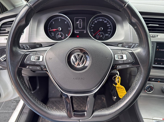 Volkswagen Golf VII 15 of 22