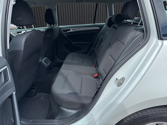 Volkswagen Golf VII 14 of 22