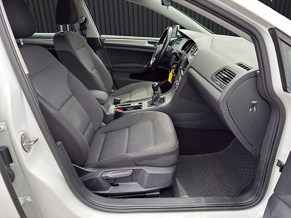 Volkswagen Golf VII 12 of 22