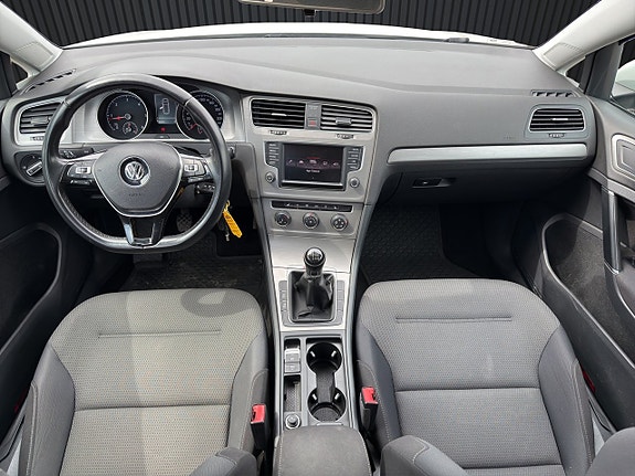 Volkswagen Golf VII 11 of 22