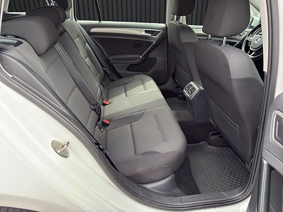Volkswagen Golf VII 13 of 22