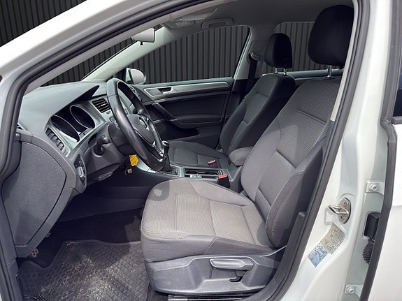 Volkswagen Golf VII 10 of 22