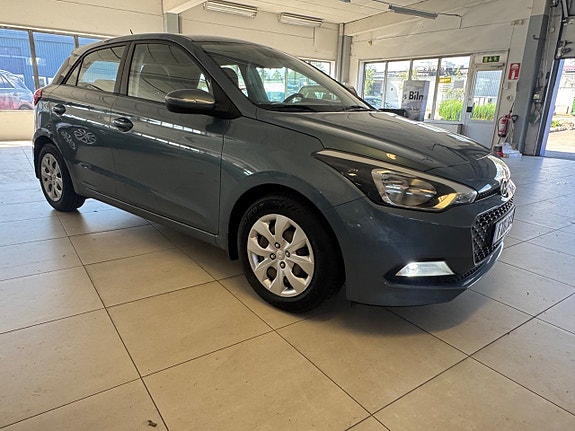 Hyundai i20 2 of 5