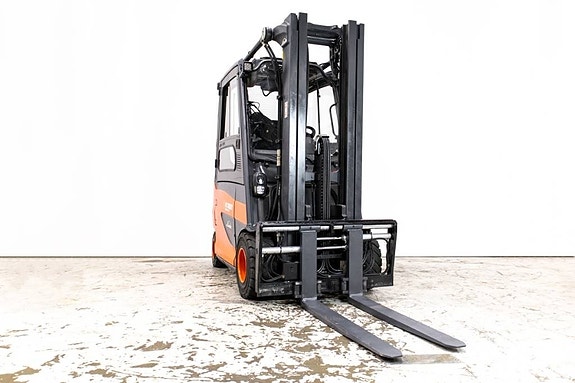 Linde E30HL-01/600, 3-tons elmotviktstruck med hytt 5 of 7