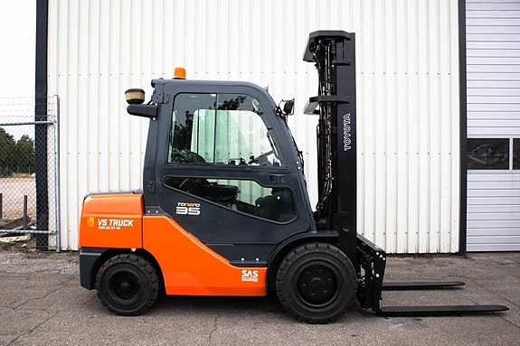 Toyota 06-8FDJ35F dieselmotviktstruck m lyfthöjd på 5,5m 4 of 5