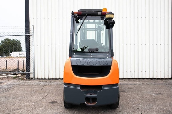 Toyota 06-8FDJ35F dieselmotviktstruck m lyfthöjd på 5,5m 5 of 5