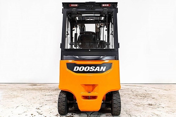 Doosan B25X-7, 2,5-tons el motviktstruck med hytt 7 of 10